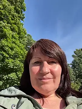XLindaMilfX online show from June 10, 2026, 3:02 pm