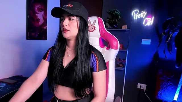 Emilyjhonson 01 online show from October 22, 2025, 1:21 pm