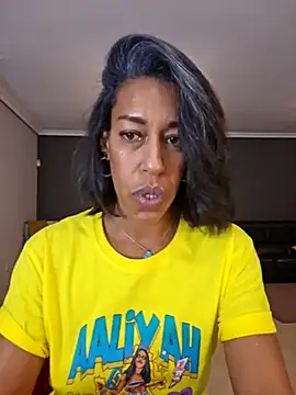 Goldenlace online show from March 3, 2025, 6:24 pm