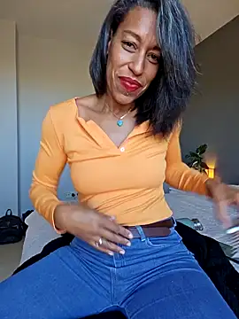 Goldenlace online show from November 3, 2025, 11:25 am