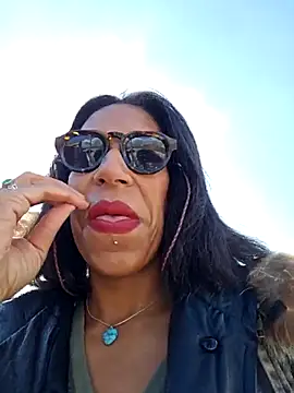 Goldenlace online show from March 12, 2025, 10:37 am