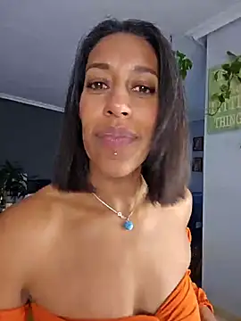 Goldenlace online show from March 18, 2025, 4:39 pm