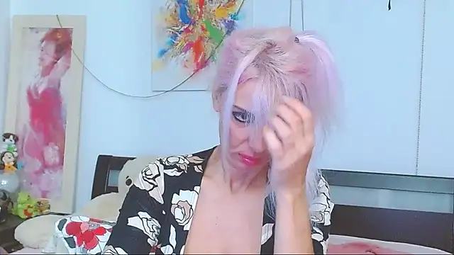 HoneyLara online show from October 11, 2025, 7:04 pm