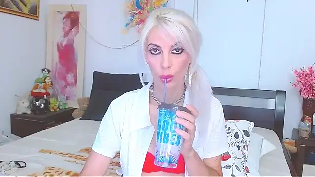 HoneyLara online show from July 31, 2026, 2:26 pm