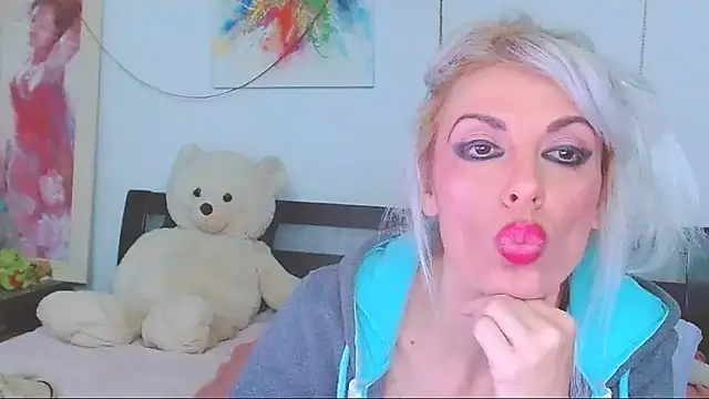 HoneyLara online show from March 5, 2026, 9:22 pm