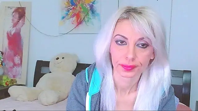 HoneyLara online show from January 13, 2026, 10:46 pm