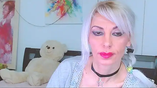 HoneyLara online show from February 7, 2026, 1:02 am