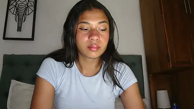 dark enchantress  online show from October 4, 2025, 11:50 pm