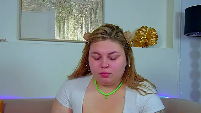 LillianKim online show from November 17, 2025, 6:50 am