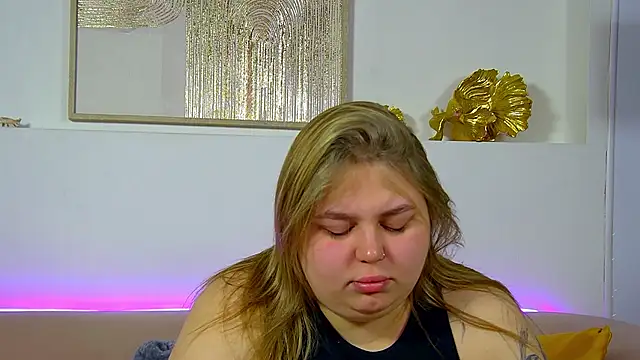 LillianKim online show from November 5, 2025, 6:33 pm