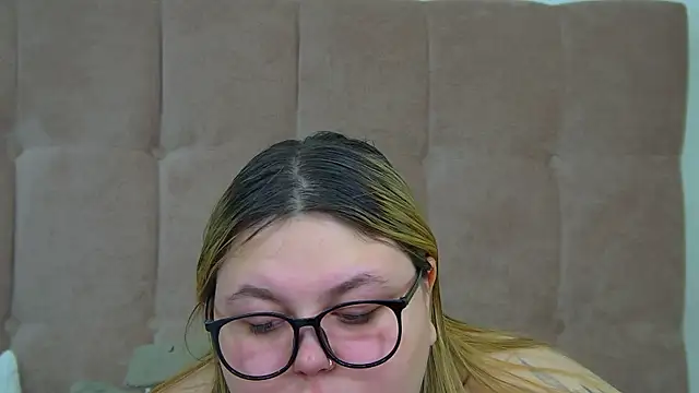 LillianKim online show from February 25, 2026, 6:19 pm