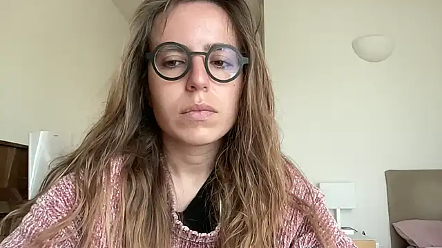 Snapshot of Mollyy998 chatting on April 17, 2026, 10:51 am Mollyy998 online show from April 17, 2026, 10:51 am