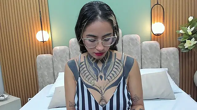 Snapshot of NicoleBlum chatting on March 10, 2025, 1:54 pm NicoleBlum online show from March 10, 2025, 1:54 pm