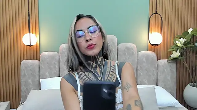 Snapshot of NicoleBlum chatting on March 7, 2025, 1:40 pm NicoleBlum online show from March 7, 2025, 1:40 pm