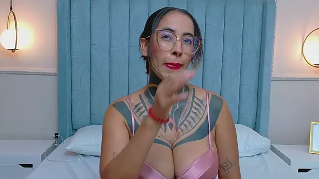 NicoleBlum online show from May 25, 2026, 7:56 pm