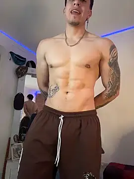 Snapshot of strongboy_ chatting on May 18, 2026, 7:51 pm strongboy online show from May 18, 2026, 7:51 pm