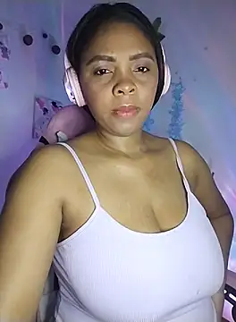 collegechica online show from October 2, 2025, 6:17 am