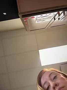 cinnatitties online show from October 7, 2025, 3:57 pm