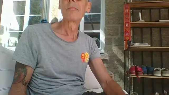 pierre5004 online show from September 30, 2025, 10:43 am