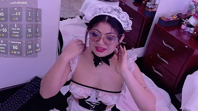 Catwhite  online show from April 13, 2026, 7:18 pm