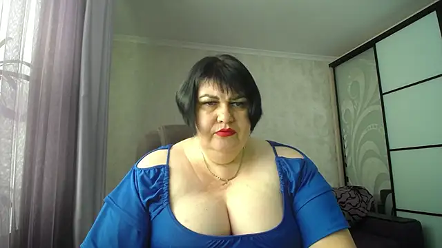 JuicyLady Di online show from July 22, 2026, 5:20 am