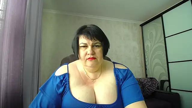 JuicyLady Di online show from June 6, 2026, 6:07 am