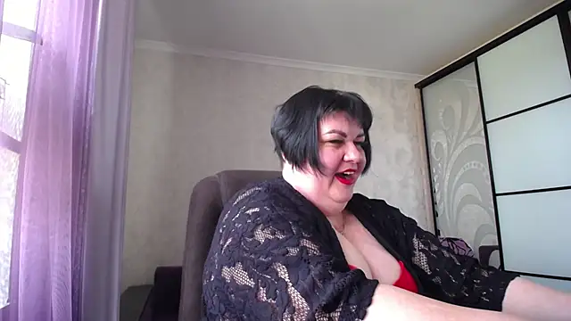 JuicyLady Di online show from April 22, 2026, 9:05 am