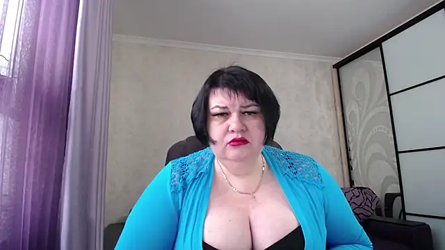 Snapshot of JuicyLady_Di chatting on February 26, 2026, 6:13 am JuicyLady Di online show from February 26, 2026, 6:13 am