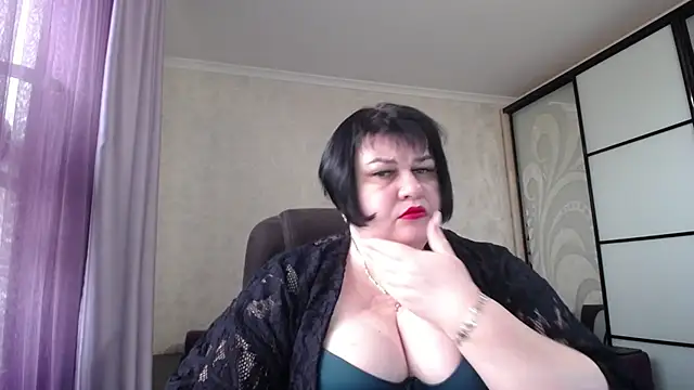 Snapshot of JuicyLady_Di chatting on March 18, 2026, 9:01 am JuicyLady Di online show from March 18, 2026, 9:01 am