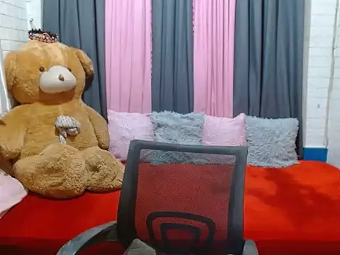 xxSexyBitch69xx online show from November 6, 2025, 9:24 am