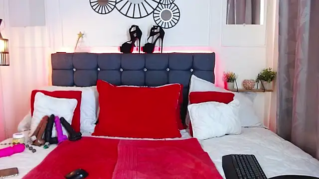 Ashley Beenson online show from September 25, 2025, 2:12 pm