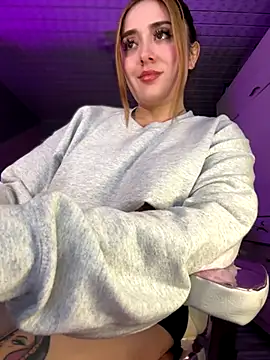 Sam Thompsoon  online show from November 12, 2025, 3:10 am