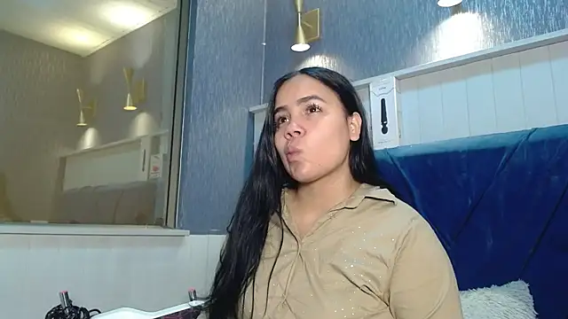 EmilyQueen3x online show from November 29, 2025, 12:49 pm