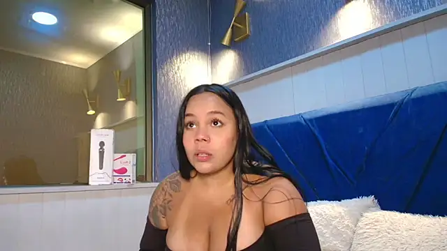 Snapshot of EmilyQueen3x chatting on February 19, 2026, 2:25 pm EmilyQueen3x online show from February 19, 2026, 2:25 pm