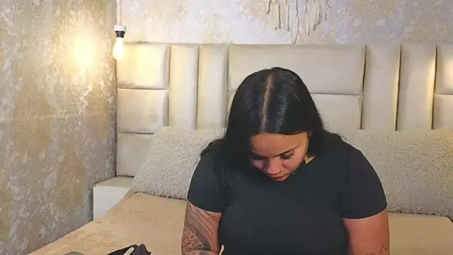 EmilyQueen3x online show from June 15, 2026, 7:57 pm