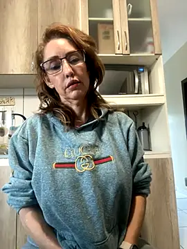 RAIRAsexy online show from November 9, 2025, 8:57 pm