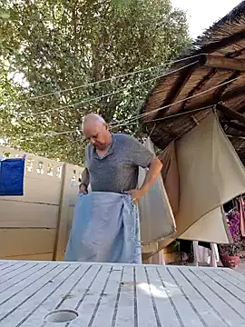 Snapshot of DaddyCumBumZA chatting on December 21, 2024, 2:58 pm DaddyCumBumZA online show from December 21, 2024, 2:58 pm