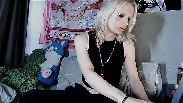 Snapshot of Alien_Bella chatting on May 22, 2026, 7:50 am Alien Bella online show from May 22, 2026, 7:50 am