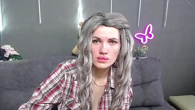 Snapshot of MilaLoona chatting on March 26, 2026, 7:50 am MilaLoona online show from March 26, 2026, 7:50 am