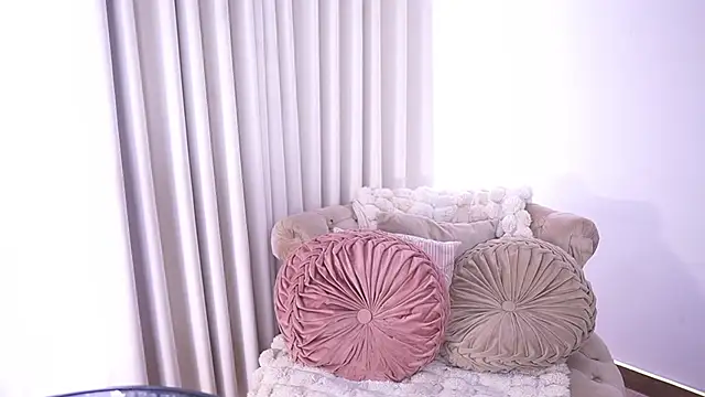 divavirtual11 online show from November 30, 2025, 1:34 pm