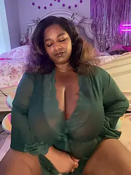 Snapshot of BigFineSelena chatting on March 17, 2026, 11:30 pm BigFineSelena online show from March 17, 2026, 11:30 pm