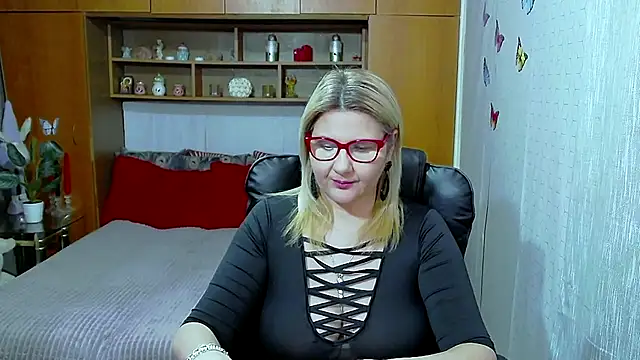 LucilleFenlys online show from March 15, 2026, 7:32 pm