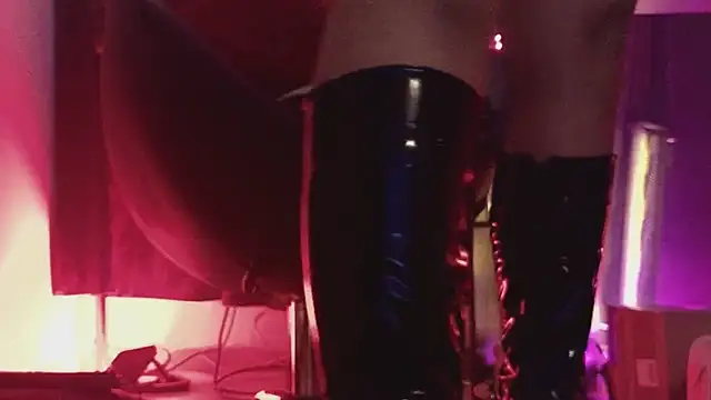 Snapshot of PerlaDivaio chatting on February 21, 2026, 12:51 pm PerlaDivaio online show from February 21, 2026, 12:51 pm