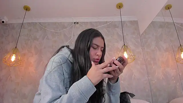 dayra angels online show from June 24, 2026, 7:11 pm