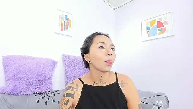 miss soffi  online show from October 14, 2025, 12:28 pm