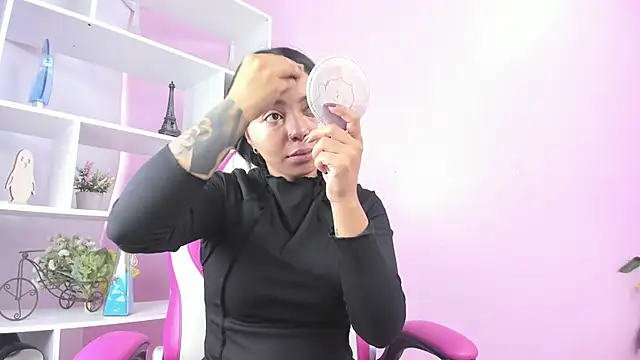 miss soffi  online show from March 7, 2025, 12:12 pm