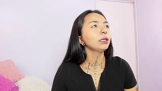 miss soffi  online show from September 27, 2025, 12:22 pm