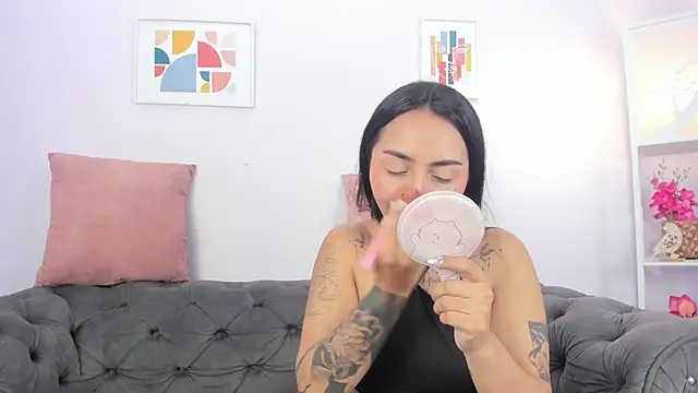 miss soffi  online show from March 12, 2025, 12:36 pm