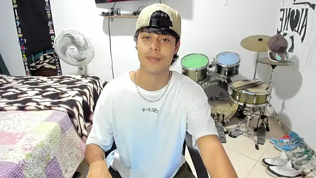 Zack falcon online show from November 12, 2025, 2:48 am