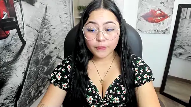 Hana    online show from November 12, 2025, 10:24 pm